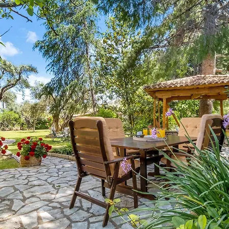 Polys Lefkada 2 Апартаменты