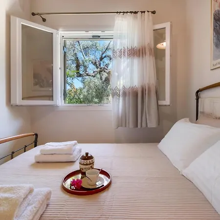 Polys Lefkada 2 * Apolpaina