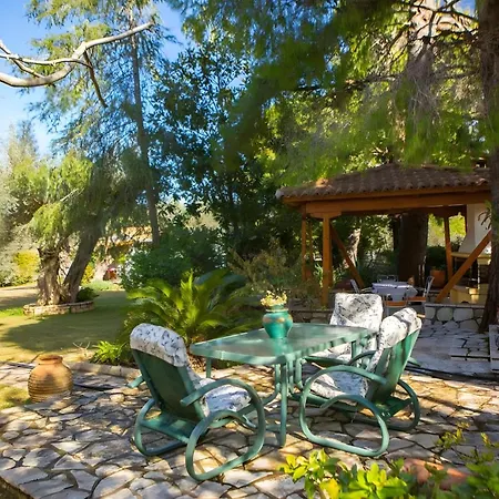 Polys Lefkada 2 公寓